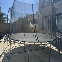 Trampoline  12 Ft Round