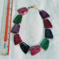 Necklace. Short. Colored Pieces.