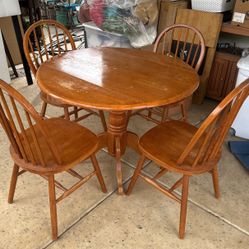 39” Wood Dinette Table And Chairs