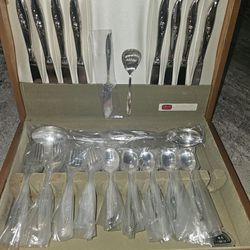 1847 Rogers Bros Silverware Set Of 51 pc With Wood Box