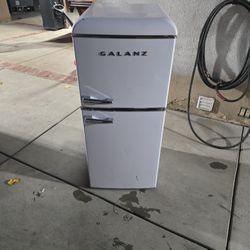 CHEAP MINI REFRIGERATOR