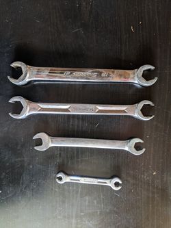 Snap-on pipe wrench