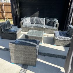 New inbox patio set (we finance and deliver)($54 down,90 day no interest payment plan)