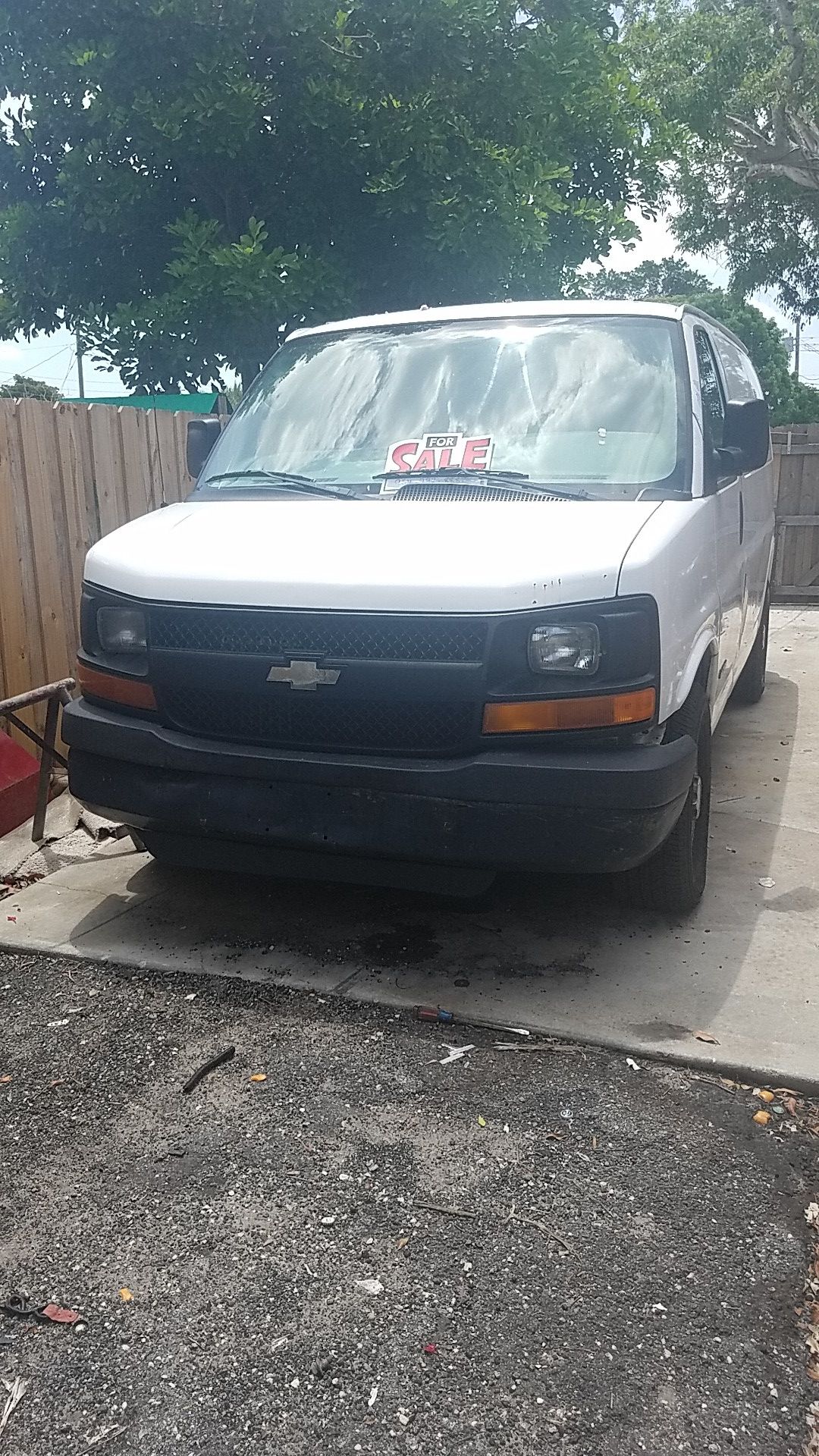 2005.. Chevy Express good engine good trasmicion 209500 miles