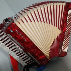 Italian Accordion. New. Straps. 