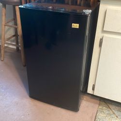 Mini fridge