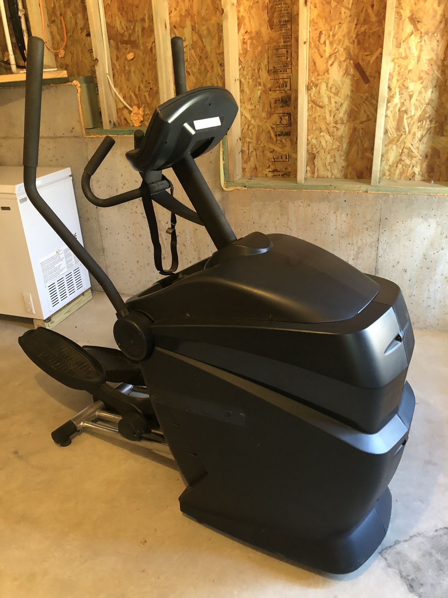 Elliptical Octane Q35 Gym Quality