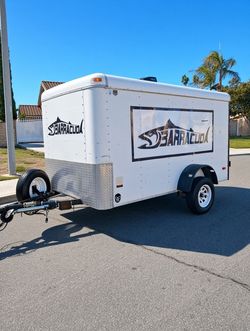 Enclosed cargo trailer with electric brakes