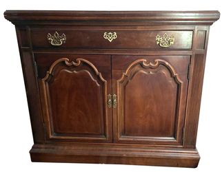 Thomasville Vintage Buffet Sideboard – Elegant Mahogany Wood, Brass Hardware & Storage