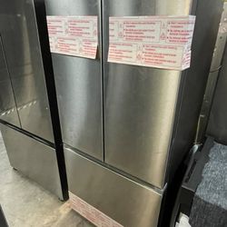 Samsung 33” French Door Refrigerator With Beverage Center - Apartment Size 