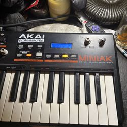Miniak Akai analog keyboard