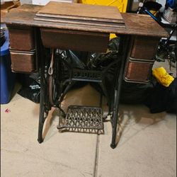 No 15 Antique Singer Sewing Machine Mint Condition In Working Order $250