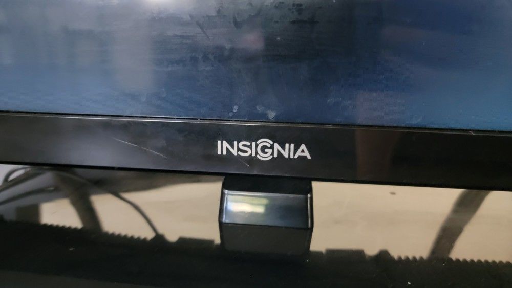 Insignia 27 Inch TV/monitor (Not A Smart Tv)