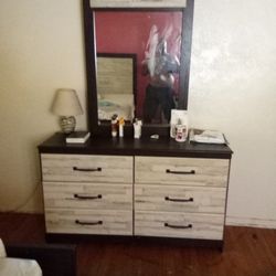 Dresser With Mirror. 6 Dresser draws.