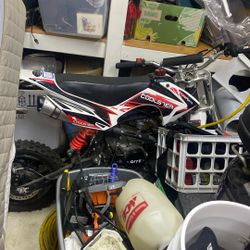 Coolster 125cc Black, Red, And white Dirt Bike 