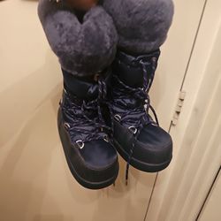 Sz6 Moon Boots By  Wmns Uggs Used Great Con,