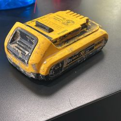 (654) DEWALT Battery 