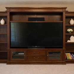 Hooker Entertainment Center 124”
