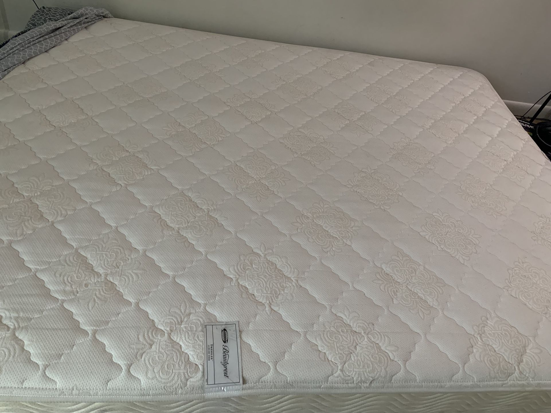 Beauty Rest Queen Size Firm Matress- Barely Used