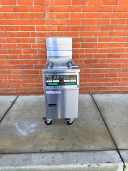 Pitco® SSH55-C Solstice Supreme Natural Gas 40-50 lb. Floor Fryer with Intellifry Computer Controls - 80,000 BTU