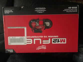 Milwaukee M12 FUEL compact bandsaw