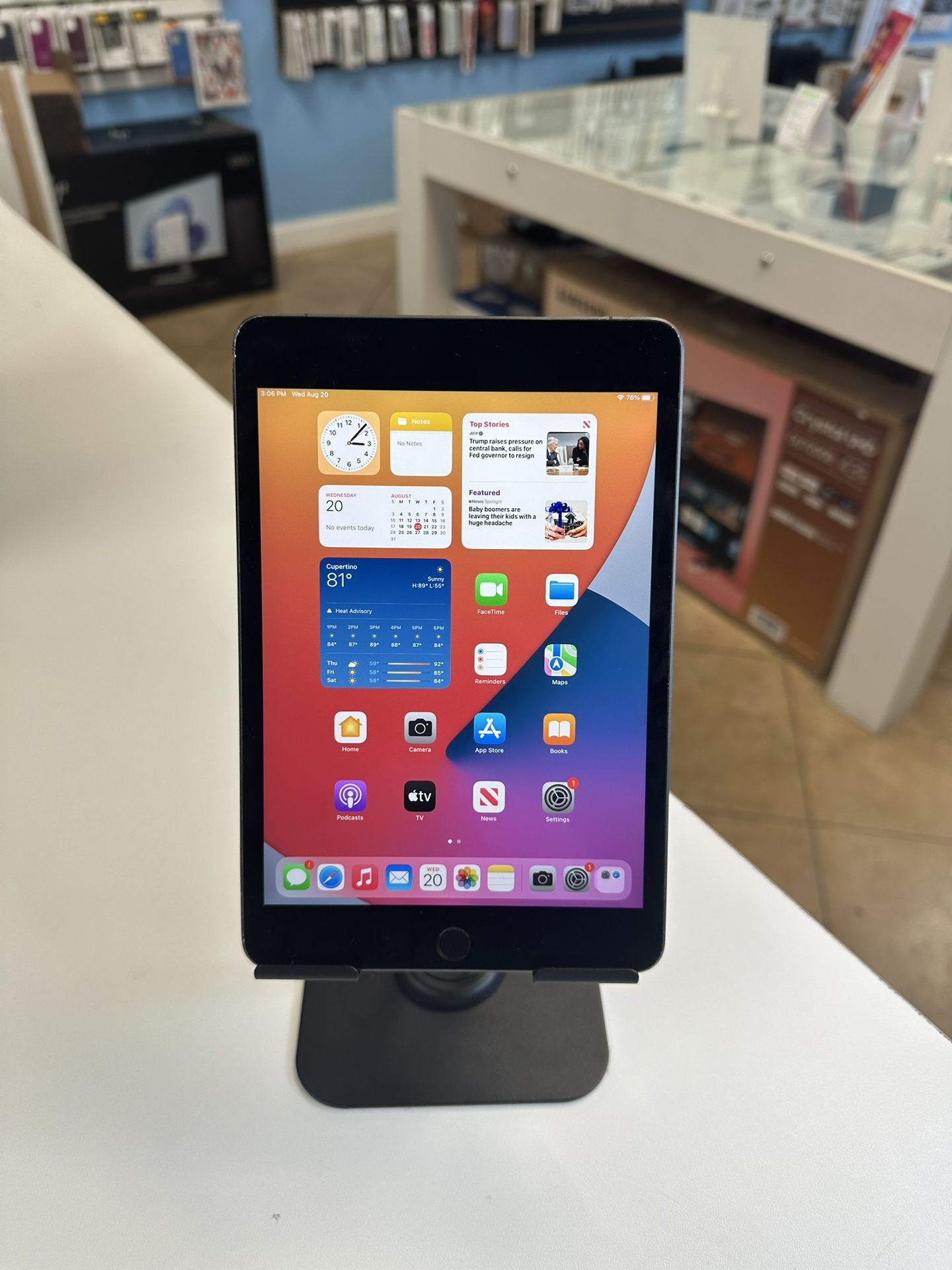 iPad Mini 5th Generation 64GB, WIFI + 4G Unlocked All Carriers iOS 16.6.1