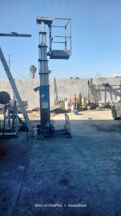 Up Right UL-24 single person lift