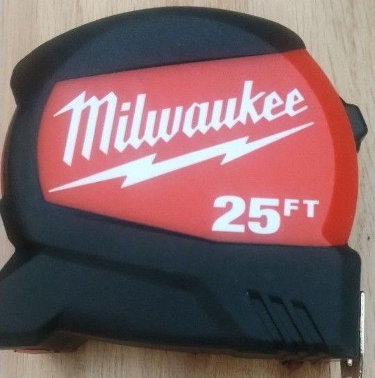 Milwaukee 25ft x 1.2in Compact Wide Blade Tape Measure