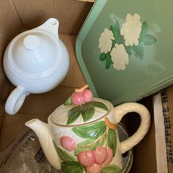 Teapots And Vintage Kitchen Stuff