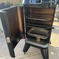 Grilla Grills. Mammoth Smoker,  Barely Used $700 OBO