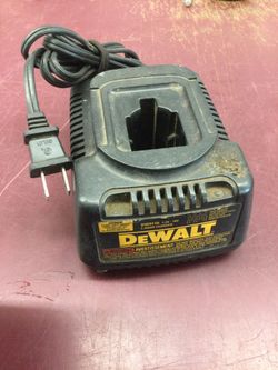 Dewalt 7.2V - 18V 1- Hour Battery Charger No-Cd  18 Volt