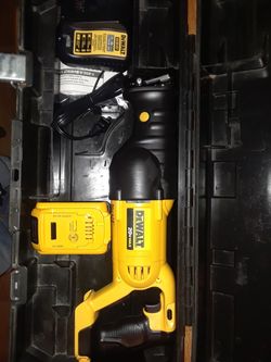 DeWalt 20 volt Max 4 position Sawzall kit with battery charger and hard shell case