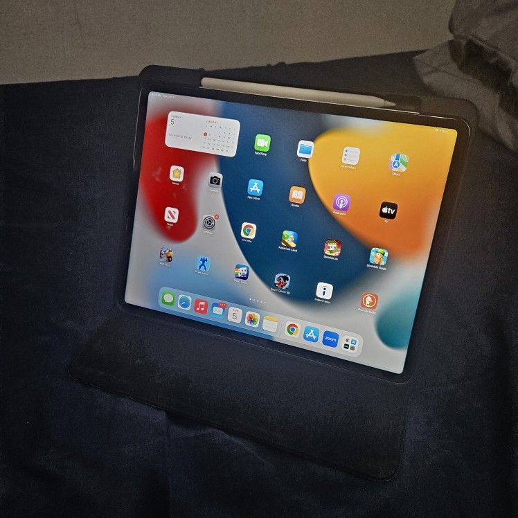 iPad Pro 12.9 5th Gen (with Apple Pencil)