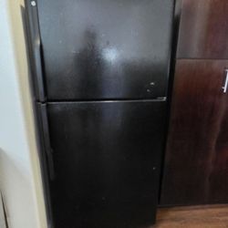 GE Refrigerator 