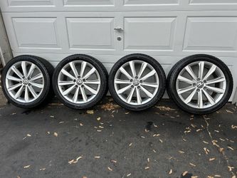 17”(5/112) 2022 Jetta VW like new Rims and tires 