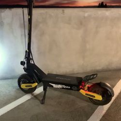 EOEOTWO Electric Scooter – 28-32 MPH – 40 Miles – Great Condition