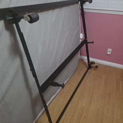 QUEEN/FULL METAL FRAME  no boxspring included .WITH WHEELS