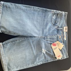 Levi’s Bermuda Shorts 
