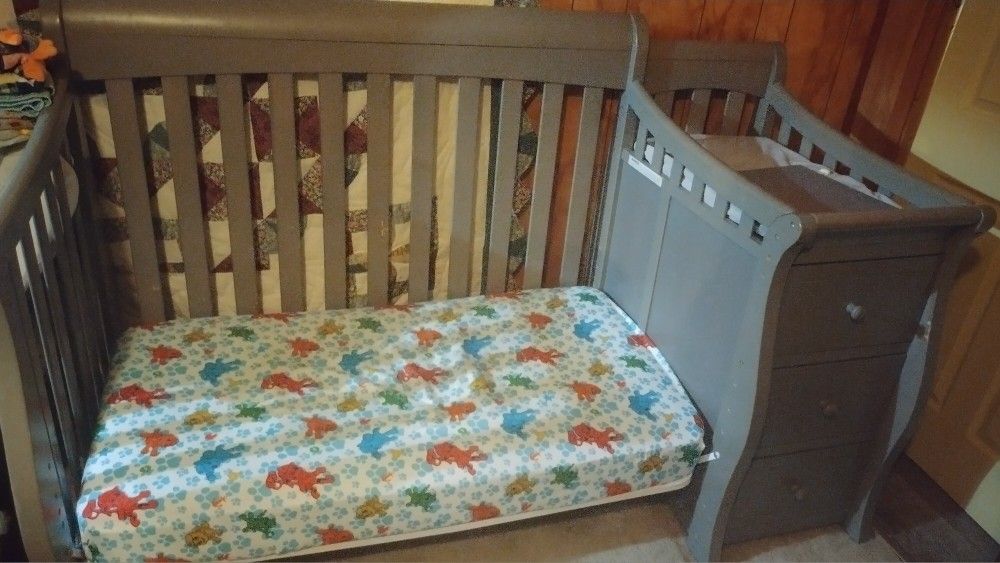 Baby Bed With Attached Dresser And Changing Table
