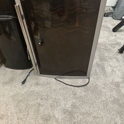 Wine Cooler Or Use For Drinks ( Mini Fridge)