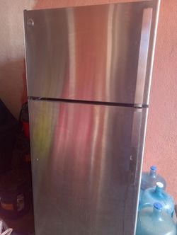 GE Refrigerator 17.5 cu ft