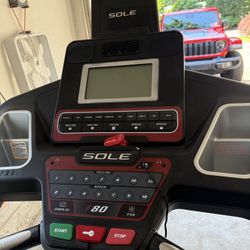 Sole F80 Treadmill