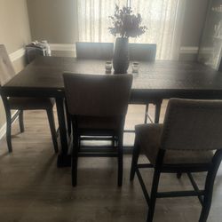 Table And Chairs 