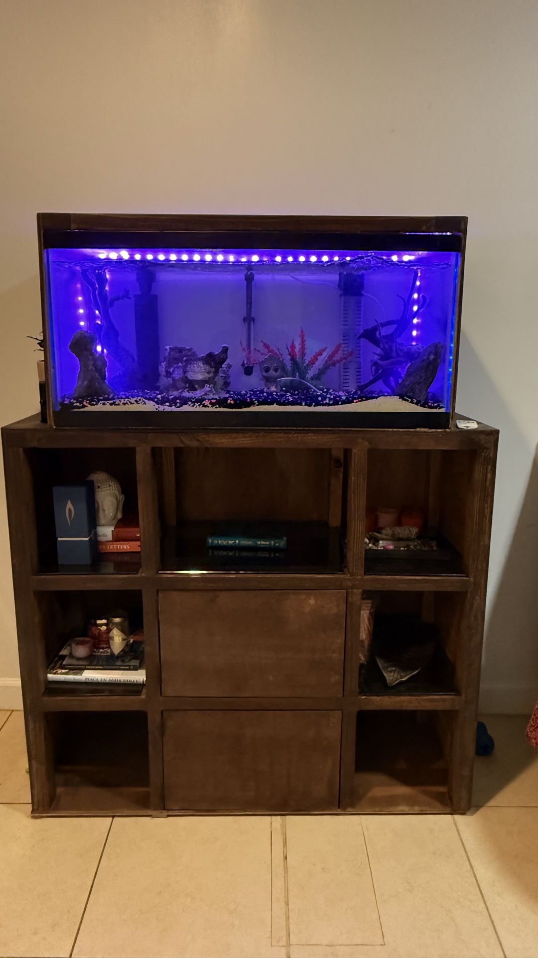 Mueble marrón Rústico con acuario incluido