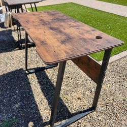 Escritorio moderno de metal y madera buenas condiciones