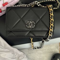 chanel 19 wallet on chain
