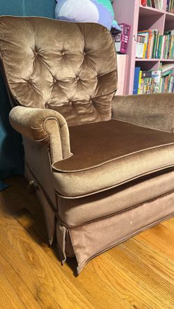 Pink-ish Mauve Velvet Recliner