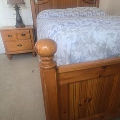 Oak Quedn Size Bed w/matress
