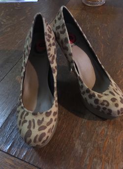 Guess platform pump size 6