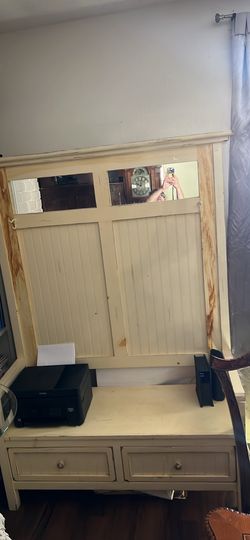 Entryway bench storage